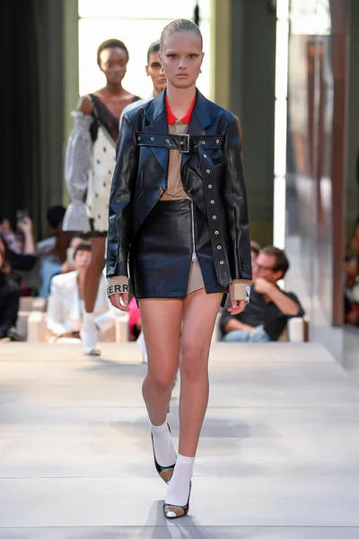 Look 75